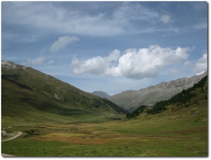 Und auf High-Speed Schotter von der Alp Astras nach Scuol