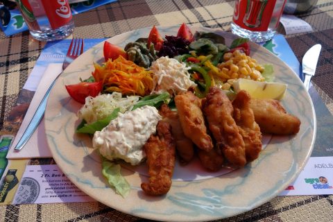 Feine Eglisfilet mit Salat zur Stärkung