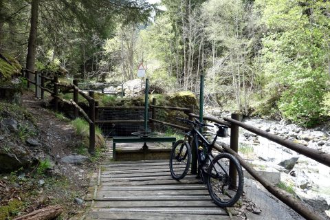 Wasserfassung Ru d'Arlaz bei Ponteille