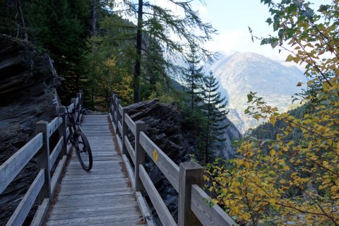 Holzbrücke über die Gamsa