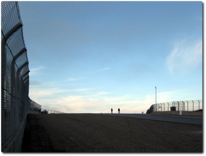 Laguna Seca Raceway auf dem Mountainbike - Dämmerung