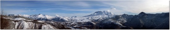 Mount St. Helens Panorma inklusive Mount Rainier im Hintergrund