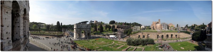 Panorama vom Kolosseum auf den Triumphbogen des Konstantin, Palatinhügel und den Venus und Roma Tempel