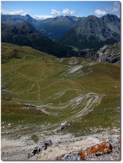 Spitzkehren in grandioser Alpenwelt - Pedenolo oberer Teil