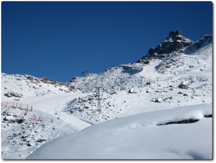 Seetalhorn mit Schnee und ohne alte Gondelbahn