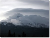 Mount Shasta in den Wolken 02