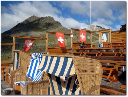 Terrasse der Alpina Hütte