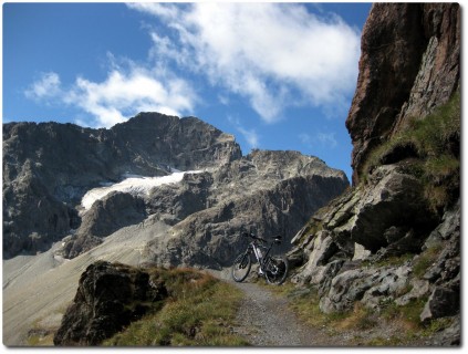 Panoramatrail in Richtung Suvretta Pass