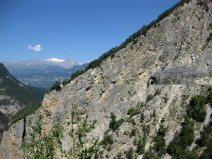 Abenteuerliche Zufahrtsstrasse ins Val dAnnivers